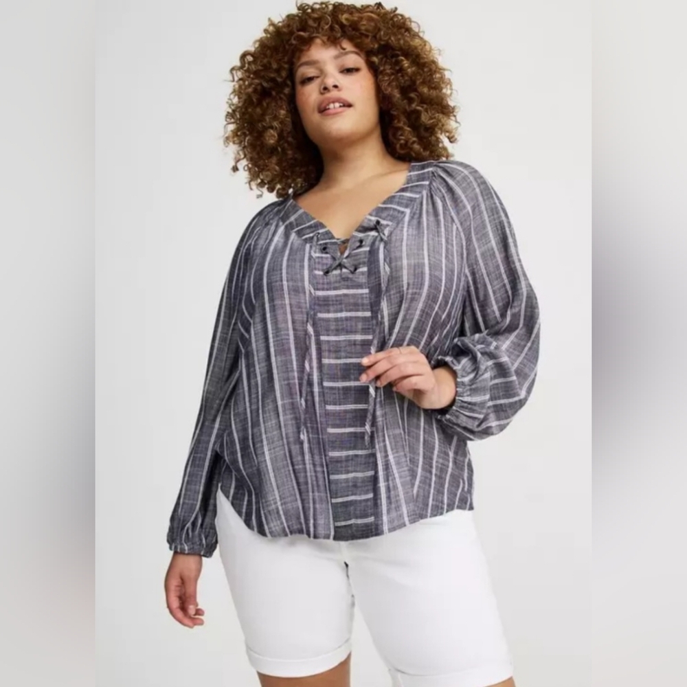 NWOT TORRID LACE UP BLOUSE NAVY & WHITE